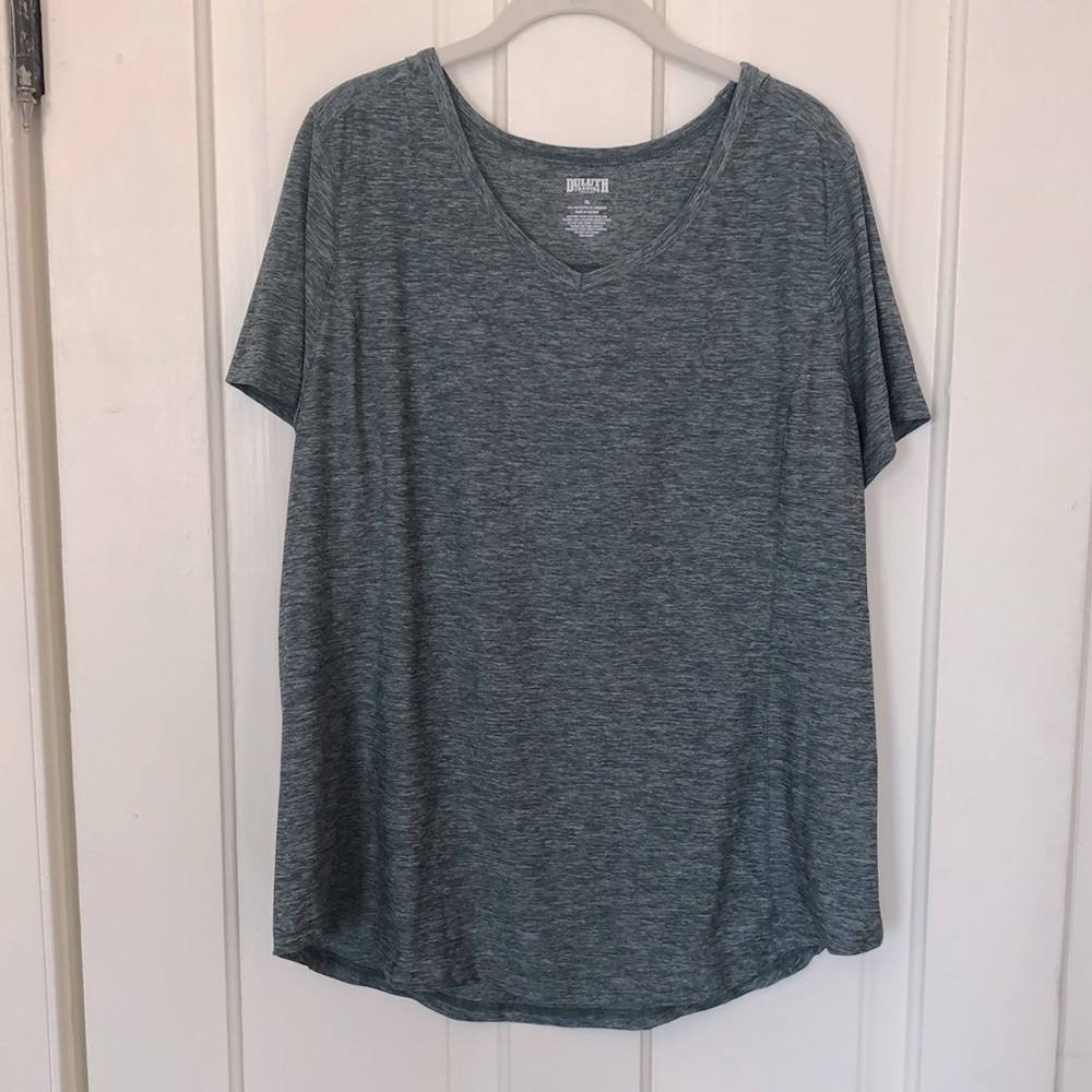 Like New Duluth Trading Co. Armachillo V-Neck T-Shirt, XL